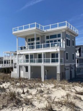 New Oceanfront In Peahala Park , Sleeps 11 ,